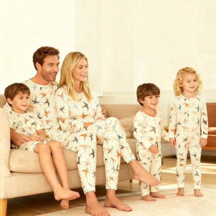 High-quality custom Weiwei bamboo baby romper with zipper for newborns. Long sleeve pajamas with spandex, available wholesale.