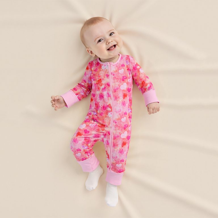 Custom bamboo fiber pajamas featuring Weiwei designs. Perfect for newborns and ideal for summer. Wholesale options available.
