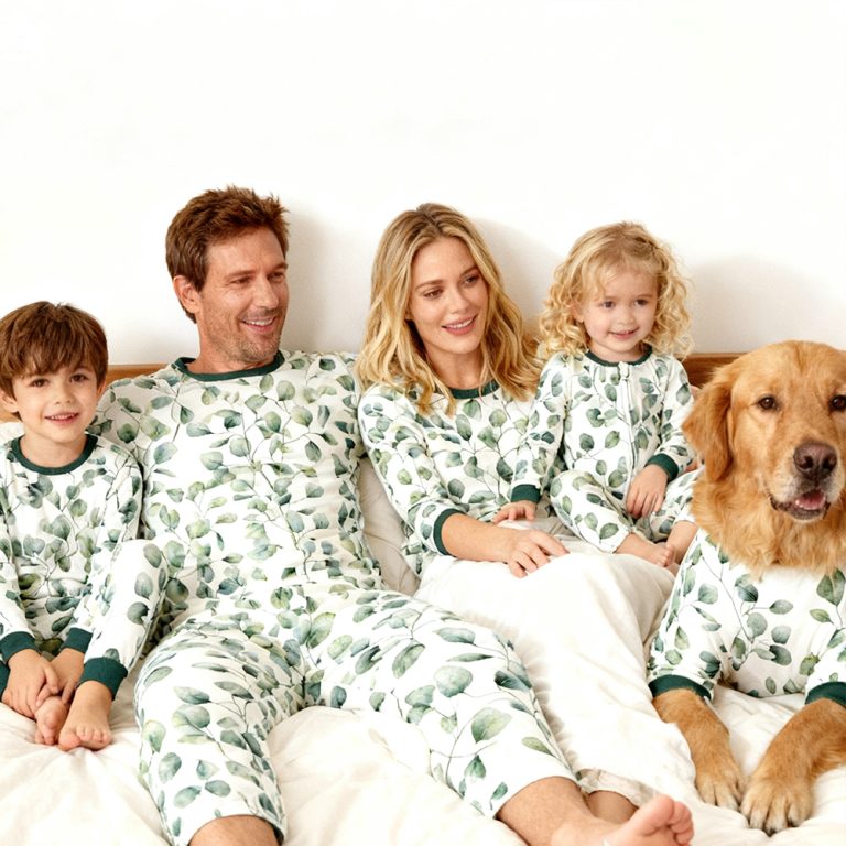 OEKO-Tex bamboo newborn pajamas by Weiwei, featuring custom long-sleeve rompers. Eco-friendly, wholesale baby clothes perfect for spring.